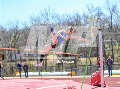 Thumbnail 3 in Jefferson City Relays photogallery.