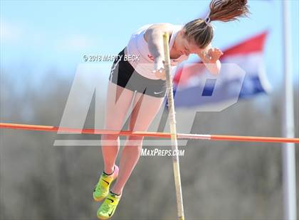Thumbnail 1 in Jefferson City Relays photogallery.