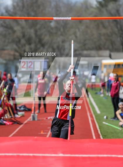 Thumbnail 3 in Jefferson City Relays photogallery.
