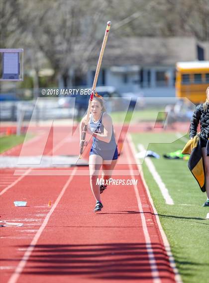 Thumbnail 1 in Jefferson City Relays photogallery.