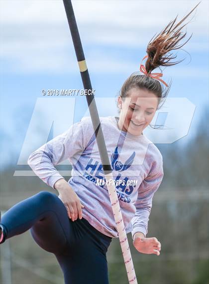 Thumbnail 2 in Jefferson City Relays photogallery.