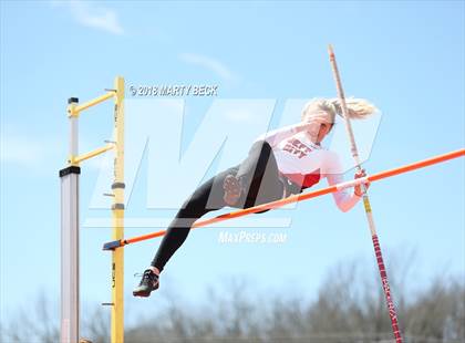Thumbnail 1 in Jefferson City Relays photogallery.