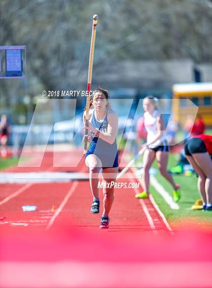 Thumbnail 3 in Jefferson City Relays photogallery.
