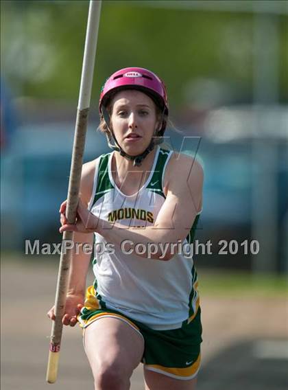 Thumbnail 3 in True Team Section 6AAA (Girls Pole Vault) photogallery.