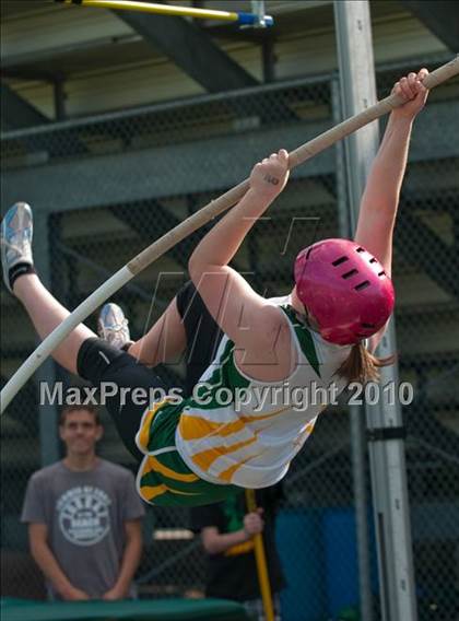 Thumbnail 1 in True Team Section 6AAA (Girls Pole Vault) photogallery.