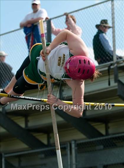 Thumbnail 1 in True Team Section 6AAA (Girls Pole Vault) photogallery.