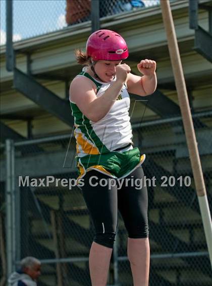 Thumbnail 1 in True Team Section 6AAA (Girls Pole Vault) photogallery.