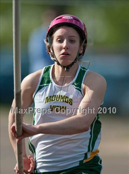 Thumbnail 2 in True Team Section 6AAA (Girls Pole Vault) photogallery.