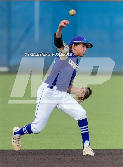 Thumbnail 3 in Knippa vs. D'Hanis (UIL 1A Regional Semi-final Playoffs) photogallery.