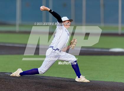 Thumbnail 3 in Knippa vs. D'Hanis (UIL 1A Regional Semi-final Playoffs) photogallery.