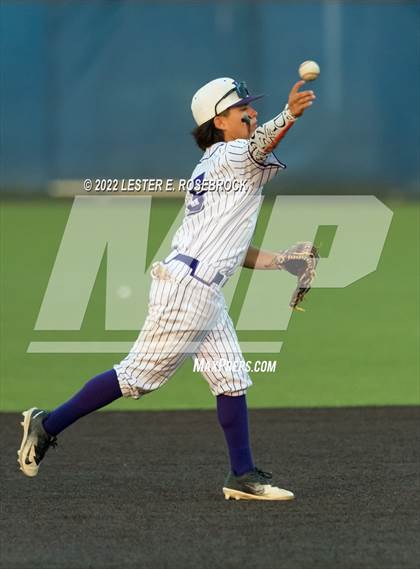 Thumbnail 3 in Knippa vs. D'Hanis (UIL 1A Regional Semi-final Playoffs) photogallery.