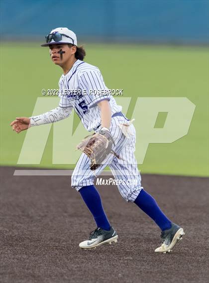Thumbnail 2 in Knippa vs. D'Hanis (UIL 1A Regional Semi-final Playoffs) photogallery.