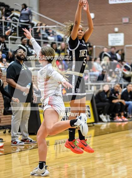 Thumbnail 2 in Duncanville vs. Rockwall (UIL 6A Region II Area) photogallery.