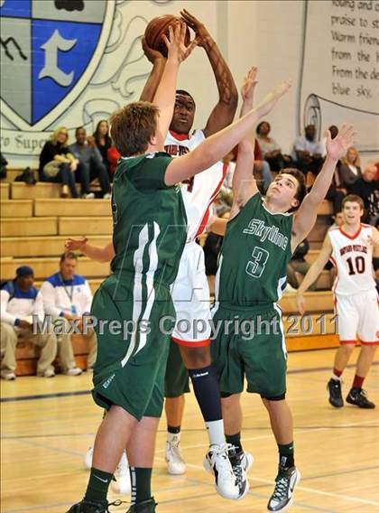 Thumbnail 2 in Skyline vs. Harvard-Westlake (MaxPreps Holiday Classic) photogallery.