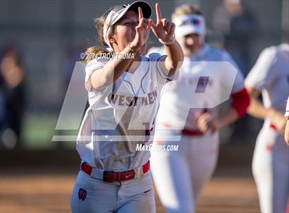 Thumbnail 1 in Ida B. Wells vs. Westview (OSAA 6A Round 1) photogallery.