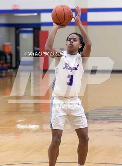 Thumbnail 2 in Royal vs Sealy photogallery.
