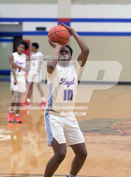 Thumbnail 3 in Royal vs Sealy photogallery.