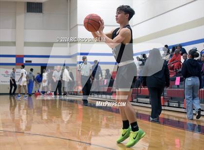 Thumbnail 3 in Royal vs Sealy photogallery.