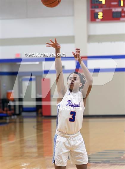 Thumbnail 3 in Royal vs Sealy photogallery.
