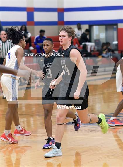 Thumbnail 3 in Royal vs Sealy photogallery.