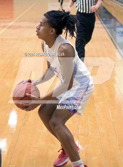 Thumbnail 3 in Royal vs Sealy photogallery.