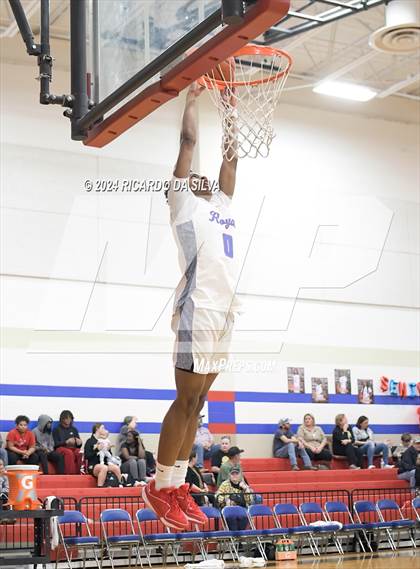 Thumbnail 1 in Royal vs Sealy photogallery.