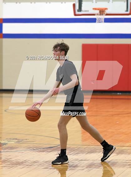 Thumbnail 1 in Royal vs Sealy photogallery.