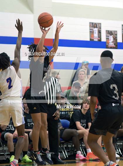 Thumbnail 3 in Royal vs Sealy photogallery.