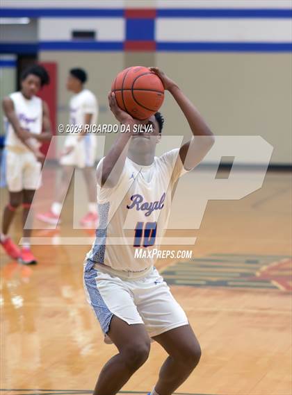 Thumbnail 2 in Royal vs Sealy photogallery.