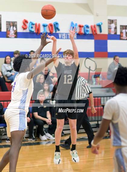 Thumbnail 3 in Royal vs Sealy photogallery.
