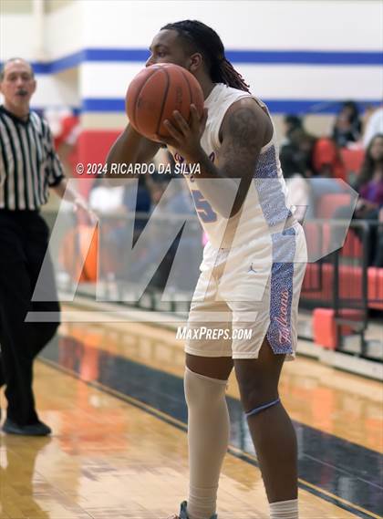 Thumbnail 3 in Royal vs Sealy photogallery.