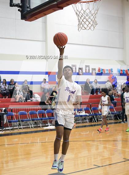 Thumbnail 3 in Royal vs Sealy photogallery.