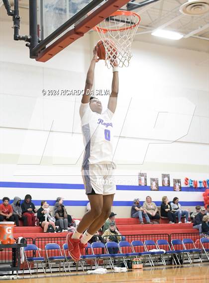 Thumbnail 3 in Royal vs Sealy photogallery.