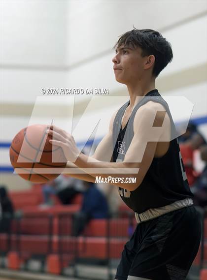 Thumbnail 1 in Royal vs Sealy photogallery.