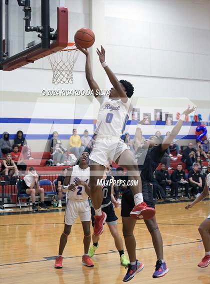 Thumbnail 1 in Royal vs Sealy photogallery.