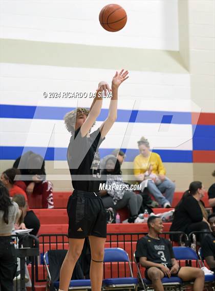 Thumbnail 1 in Royal vs Sealy photogallery.