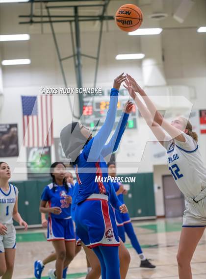 Thumbnail 3 in San Diego vs. Crawford (Mlk showcase) photogallery.