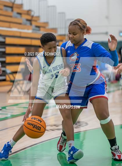 Thumbnail 2 in San Diego vs. Crawford (Mlk showcase) photogallery.