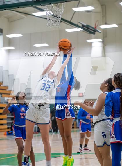 Thumbnail 3 in San Diego vs. Crawford (Mlk showcase) photogallery.