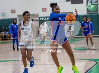 Thumbnail 3 in San Diego vs. Crawford (Mlk showcase) photogallery.