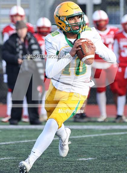 Thumbnail 3 in Clinton vs Amesbury (MIAA Division 7 Semifinal) photogallery.