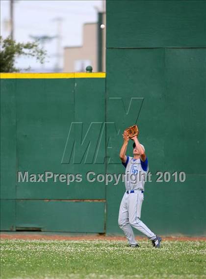 Thumbnail 2 in El Dorado vs. Oakdale (CIF SJS D4 Final) photogallery.