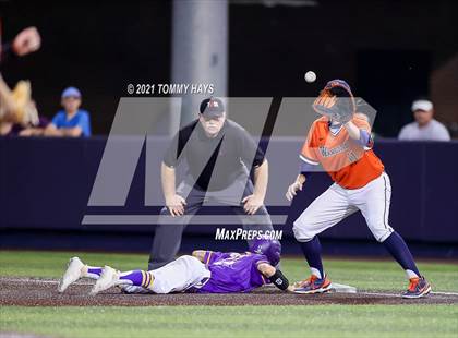 Thumbnail 2 in Hallsville vs. Wakeland (UIL 5A Region Final) photogallery.