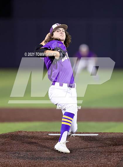 Thumbnail 1 in Hallsville vs. Wakeland (UIL 5A Region Final) photogallery.