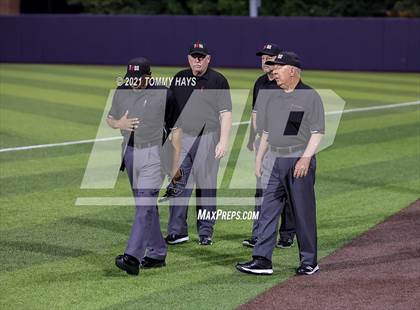 Thumbnail 3 in Hallsville vs. Wakeland (UIL 5A Region Final) photogallery.