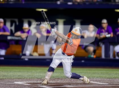 Thumbnail 3 in Hallsville vs. Wakeland (UIL 5A Region Final) photogallery.