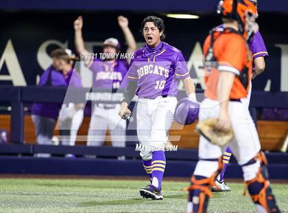 Thumbnail 3 in Hallsville vs. Wakeland (UIL 5A Region Final) photogallery.