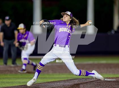 Thumbnail 1 in Hallsville vs. Wakeland (UIL 5A Region Final) photogallery.