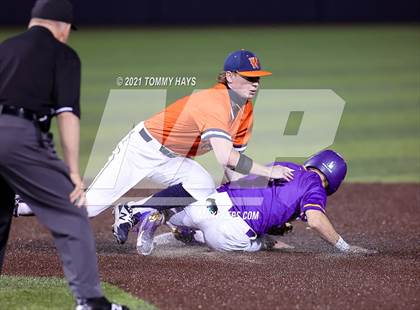Thumbnail 3 in Hallsville vs. Wakeland (UIL 5A Region Final) photogallery.