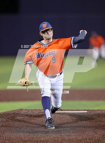 Thumbnail 2 in Hallsville vs. Wakeland (UIL 5A Region Final) photogallery.